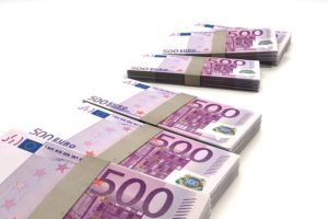 Liehen Sie sich sofort Geld von Pirvatleuten oder fragen Sie die Bank um einen Kredit
